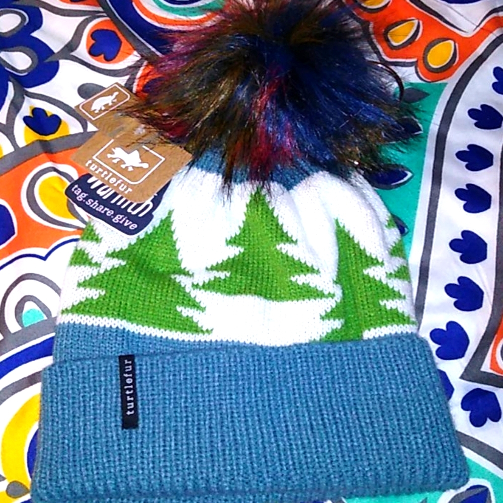 ADORABLE POM POM BEANIE